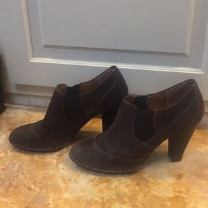 Sofft chocolate brown suede bootie